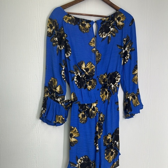 Free People - All The Right Ruffles Bright Blue Floral Short Romper Size Medium - Picture 11 of 13